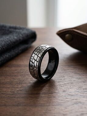 ARZ Steel Men’s Stainless Steel Alligator Scale Band Ring